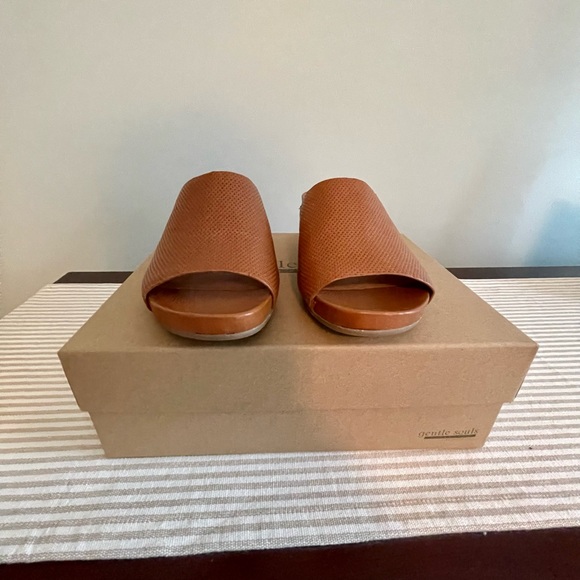 Kenneth Cole Gentle Soul 8.5 leather wedge sandal - Picture 2 of 4